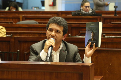 Cléver Jiménez: Asambleísta juzgado penalmente sin levantarle la inmunidad. Recibió medidas cautelares de la CIDH y nadie las acató.