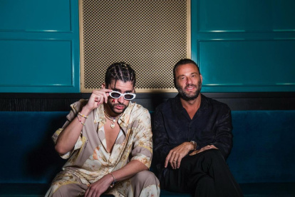 "Un Conejo y un Groot entran en un bar", fue lo que escribió el empresario en esta foto que compartió en su cuenta de Instagram