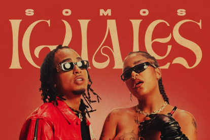 La canción incorpora partes del track original de “Rich Girl” (1993), del dúo británico Louchie Lou y Michie One.