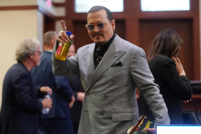 Fotografía de archivo, tomada el pasado 19 de mayo, en la que se registró al actor, músico y cineasta estadounidense Johnny Depp, en Fairfax (Virginia, EE.UU.).