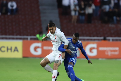 Bryan Carabalí tuvo un fuerte mano a mano con Zaid Romero en el duelo por LigaPro.