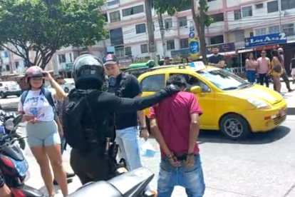 El individuo fue llevado por la Policía hasta la Fiscalía de Flagrancia, junto con la víctima que presentaría la denuncia.