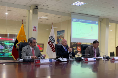 Autoridades del COE nacional en rueda prensa desde Quito.