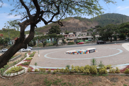 El Municipio de Guayaquil ha dicho que la cortina de agua digital se convertirá en un “nuevo ícono de acceso a Guayaquil”, y se levantará frente a la cooperativa Portete de Tarqui.