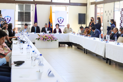 Reunión. En Azogues se dio el ‘Encuentro por la Seguridad’, liderado por el ministro Carrillo y otras autoridades.