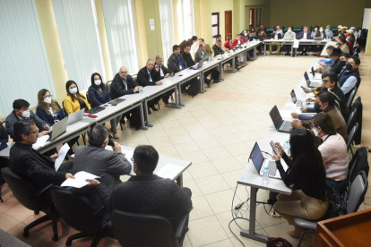 Reunión de trabajo de la mesa de Fomento Productivo en la CEE.