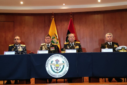 Anuncio. La cúpula militar ofreció investigaciones administrativas.