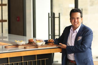 Daniel Molina dice que si fuese una hamburguesa sería una carne gruesa cheeseburger.