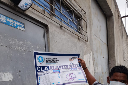 Luego del operativo se colocaron los sellos de clausura