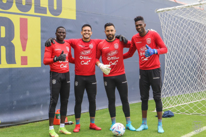 Moisés Ramírez (i), Gonzalo Valle, Hernán Galíndez y Alexander Domínguez durante el microciclo de arqueros realizado en la Casa de la Selección.