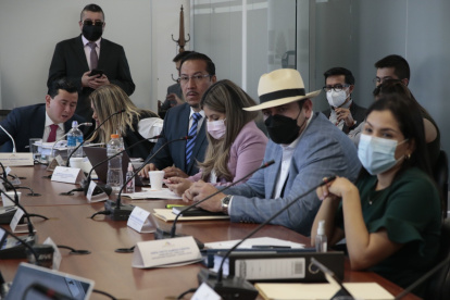 Asamblea. La Comisión de Transparencia, integrada por seis correístas y dos socialcristianos, recibió al CPCCS.