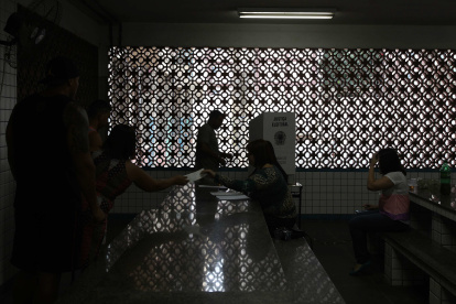 Vista de un puesto de votación en la favela Vila do João, Río de Janeiro, en una fotografía de archivo. EFE/Marcelo Sayão