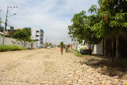 Queja. Este panorama es común en Salinas, ante las demoras en las obras.