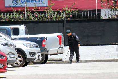 Barrido. El edificio de la SNAI, ubicado en la Orellana y Nueve de Octubre, en Quito, fue revisado por personal del GIR. No encontró ninguna bomba