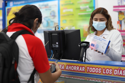 Dato. La venta libre de test es una estrategia del Gobierno para monitorear la evolución del virus.