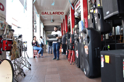 Afectación. Otro de los sectores golpeados por la inseguridad es el comercio de equipos de audio y video.