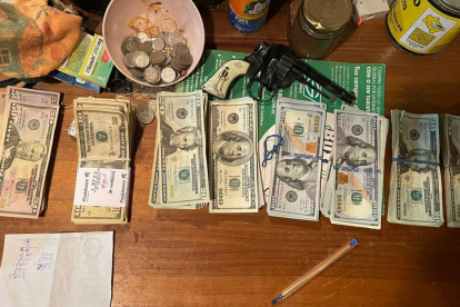 Dinero en efectivo, armas de fuego, un computador, celulares, entre las evidencias incautadas