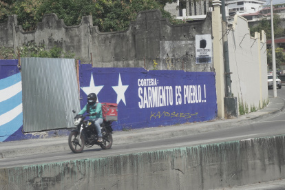 Guayaquil. La huella de ‘Sarmiento es Pueblo’ también se observa en varias paredes de la urbe porteña.