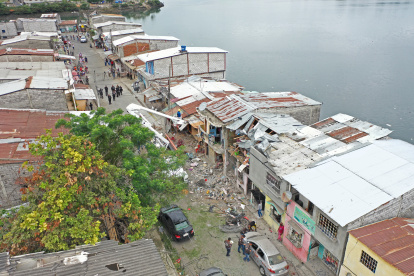 Vista aérea de casas afectadas en el Cristo del Consuelo, sur de Guayaquil.