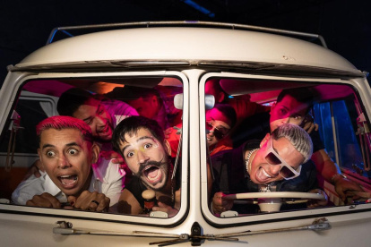 El videoclip oficial fue dirigido por Evaluna y filmado a principios de este mes en Miami.