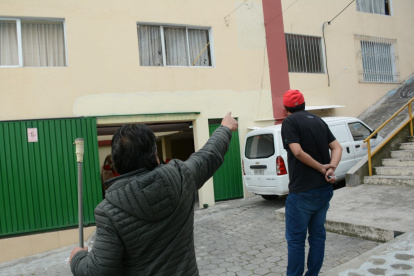 Afectados. Los moradores indicaron el sitio donde se concentró el tiroteo por parte de los sospechosos.