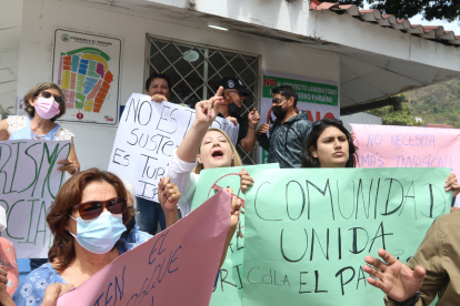 MORADORES DE CERRO PARAÍSO REALIZAN PROTESTA, POR PROYECTO AMBIENTAL......FD: MIGUEL CANALES....20-08-2022