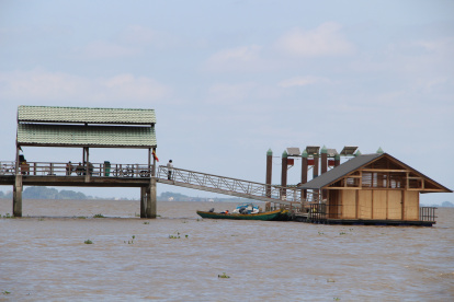 Ubicación. El observatorio se encuentra flotando justo a lado del muelle de la isla Santay.