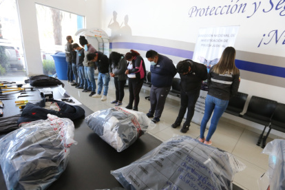 Caso. El jueves la policía detuvo en el sur de Quito a ocho sospechosos de robos en buses de transporte público en el sector de Iñaquito, al norte.