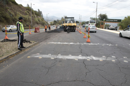 Remoción. Maquinaria pesada y trabajadores iniciaron la intervención.