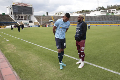 Los jugadores de Católica y 9 de Octubre estuvieron en el Atahualpa a la hora fijada (15:30). Los réferis no llegaron. Lo mismo pasó en Manta entre Delfín y Mushuc Runa.