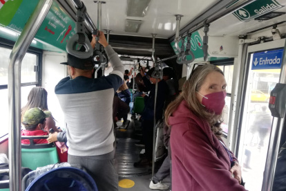 Usuarios. Más de un millón de pasajeros se movilizan diariamente en el sistema de transporte municipal en Quito.