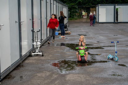 Niños jugando en un centro para desplazados en Leópolis, Ucrania