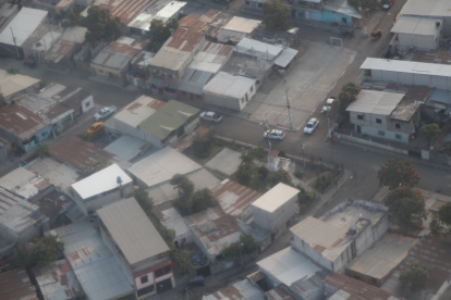 Sobrevuelo dado este último domingo en el que se observó a camionetas de la Policía rondar por sectores del sur de Guayaquil.