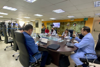 Sesión. Los vocales del CPCCS recibieron ayer la terna para el CJ. Ahora deben revisar los perfiles y requisitos.