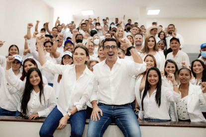 Referencia. Silvia Córdova, esposa de Luis Chonillo, junto a Andrés Guschmer.