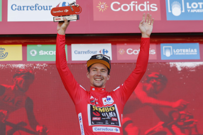 El esloveno Primoz Roglic se adjudicó la etapa 4 y pasó a comandar la general.