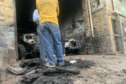 Tres automotores quedaron completamente consumidos por las llamas, mientras que otros dos quedaron severamente afectados