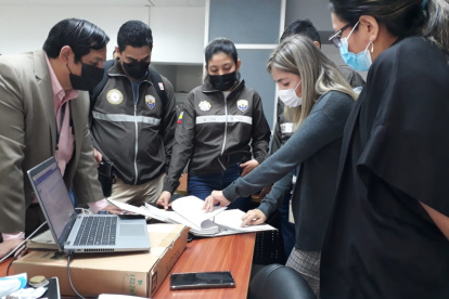 Fiscalía incauta computadores y archivos.