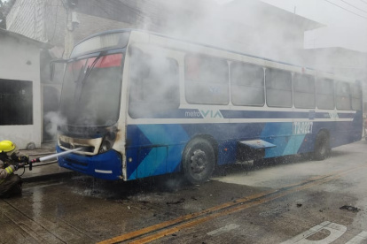 Hecho. La unidad se incendió estando en servicio.