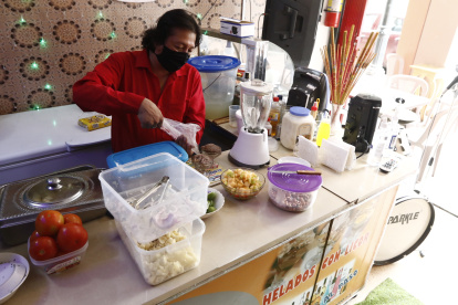 ZONA ROSA QUE SUS LOCALES HAN CERRADO EN MAS DE UN 90% Y LOS POCOS Q ESTAN ABIERTOS SE CONVIRTIERON EN RESTOBAR Y TIENEN MINIMA AFLUENCIA DE CLIENTES/JIMMY NEGRETE/GUAYAQUIL-ECUADOR