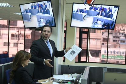 En 2016, Eduardo Carmigniani denfendió a Expreso cuando la Supercom pretendía sancilarla por revelar hechos de corrupción en Petroecuador.