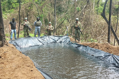 La piscina artesanal de aproximadamente 15 metros de largos por 4 metros de anchoo y uno y medio de profundidad.