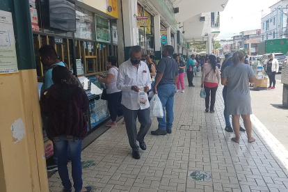 Los locales de las distribuidoras farmacéuticas de la calle Boyacá conforma la escasez de la insulina.