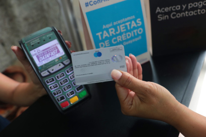 Pago.- Falta estímulo para dejar usar el dinero efectivo y optar por las otras formas que existen para cancelar una factura.