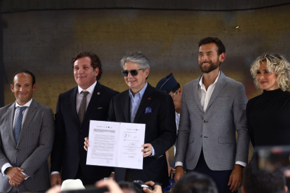 Los representantes de distintas autoridades firmaron el convenio de la final única de Libertadores.