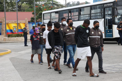 Los detenidos fueron puestos a órdenes de las autoridades. Se les encontró varias evidencias.