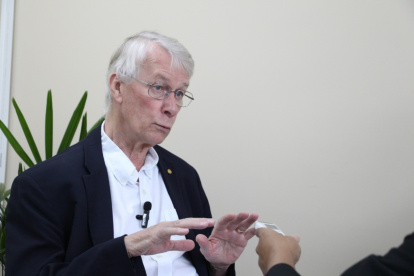 Sir Richard Roberts es uno de los cuatro científicos ganadores del Premio Nobel en Química o Medicina que visitan en estos días el país