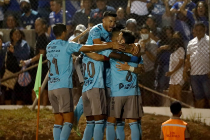 El Bombillo puso el primer gol del partido a través de Diego García.
