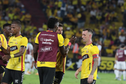 Barcelona no pudo sostener la victoria en casa e igualó ante los albos.