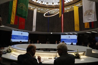 El canciller de Colombia, Álvaro Leyva (c-i), fue registrado este lunes, 29 de agosto, al participar en la reunión de ministros de Relaciones Exteriores de la Comunidad Andina de Naciones, en Lima (Perú).